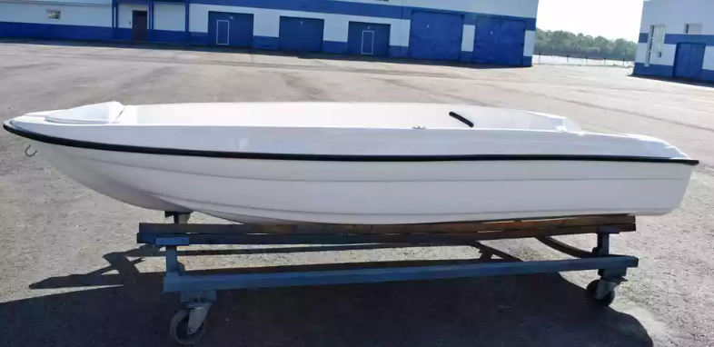 Стеклопластиковая лодка Пингвин (тримаран) в Нижнекамске