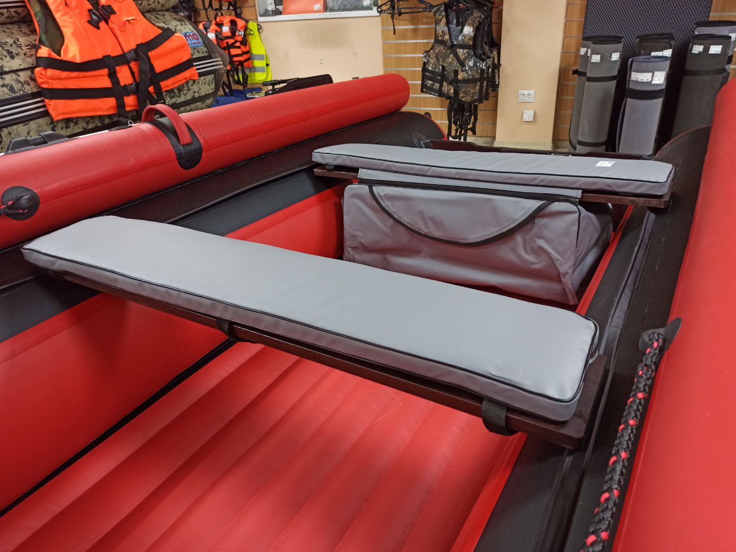 КОМПЛЕКТ МЯГКИХ НАКЛАДОК С СУМКОЙ ДЛЯ ЛОДОК 90Х20 СЕРЫЙ в Нижнекамске