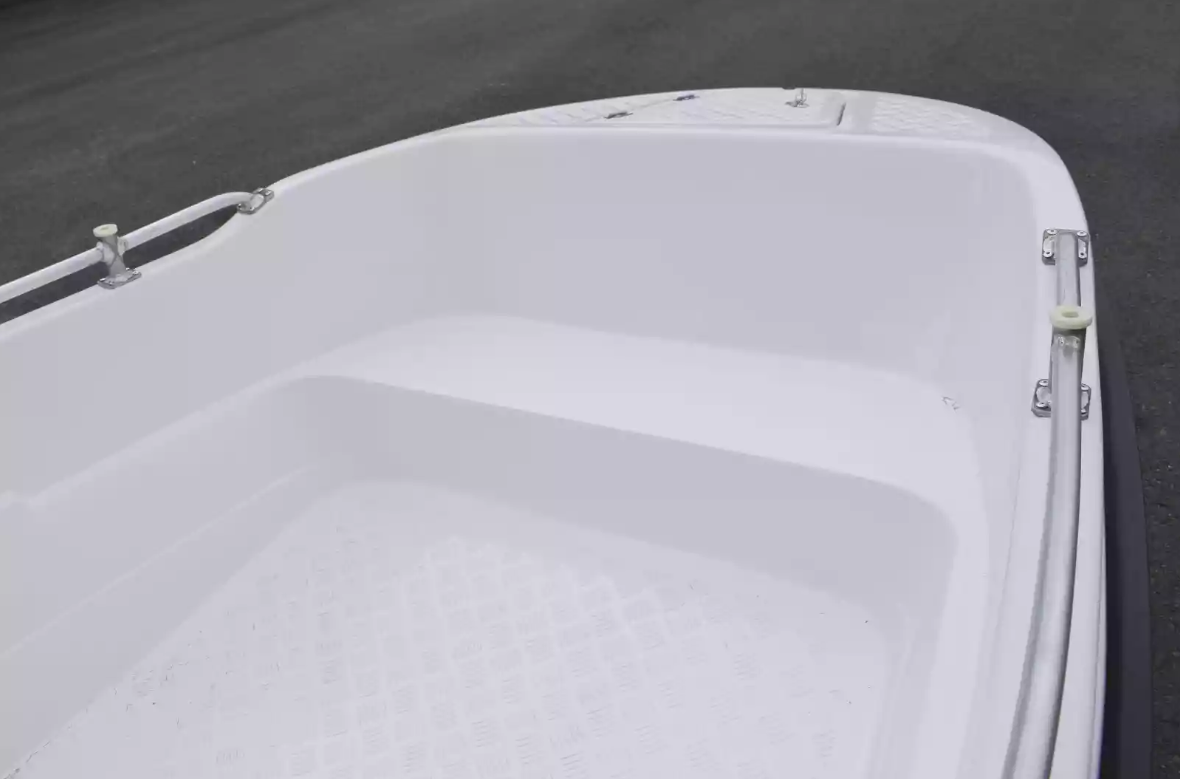 Стеклопластиковая лодка Пингвин New (тримаран) в Нижнекамске