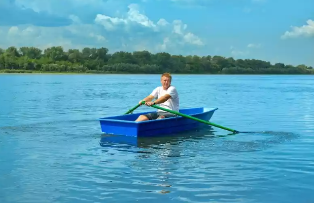 Стеклопластиковая лодка Малютка в Нижнекамске