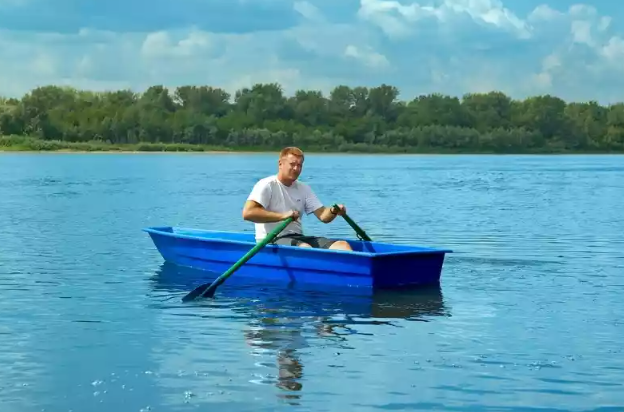 Стеклопластиковая лодка Малютка в Нижнекамске
