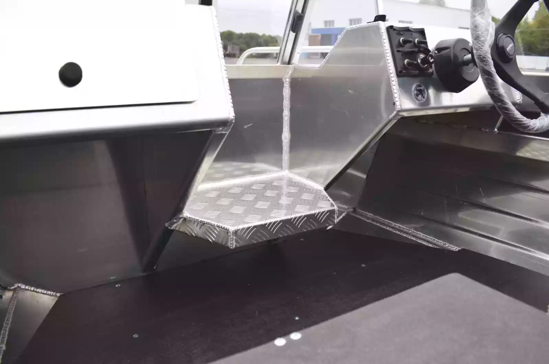 Алюминиевая лодка  Neman-400 PRO в Нижнекамске