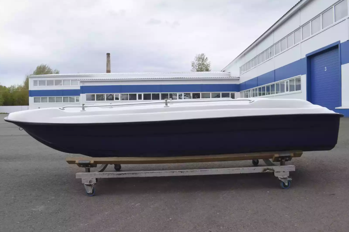 Стеклопластиковая лодка Пингвин New (тримаран) в Нижнекамске